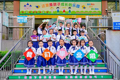 龙泉定格美好时光幼儿园毕业季拍照留影